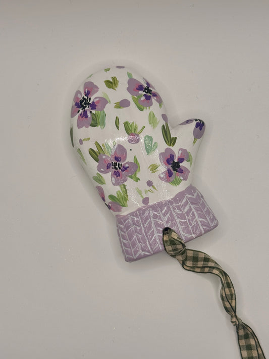 The Carly Mitten Ornament